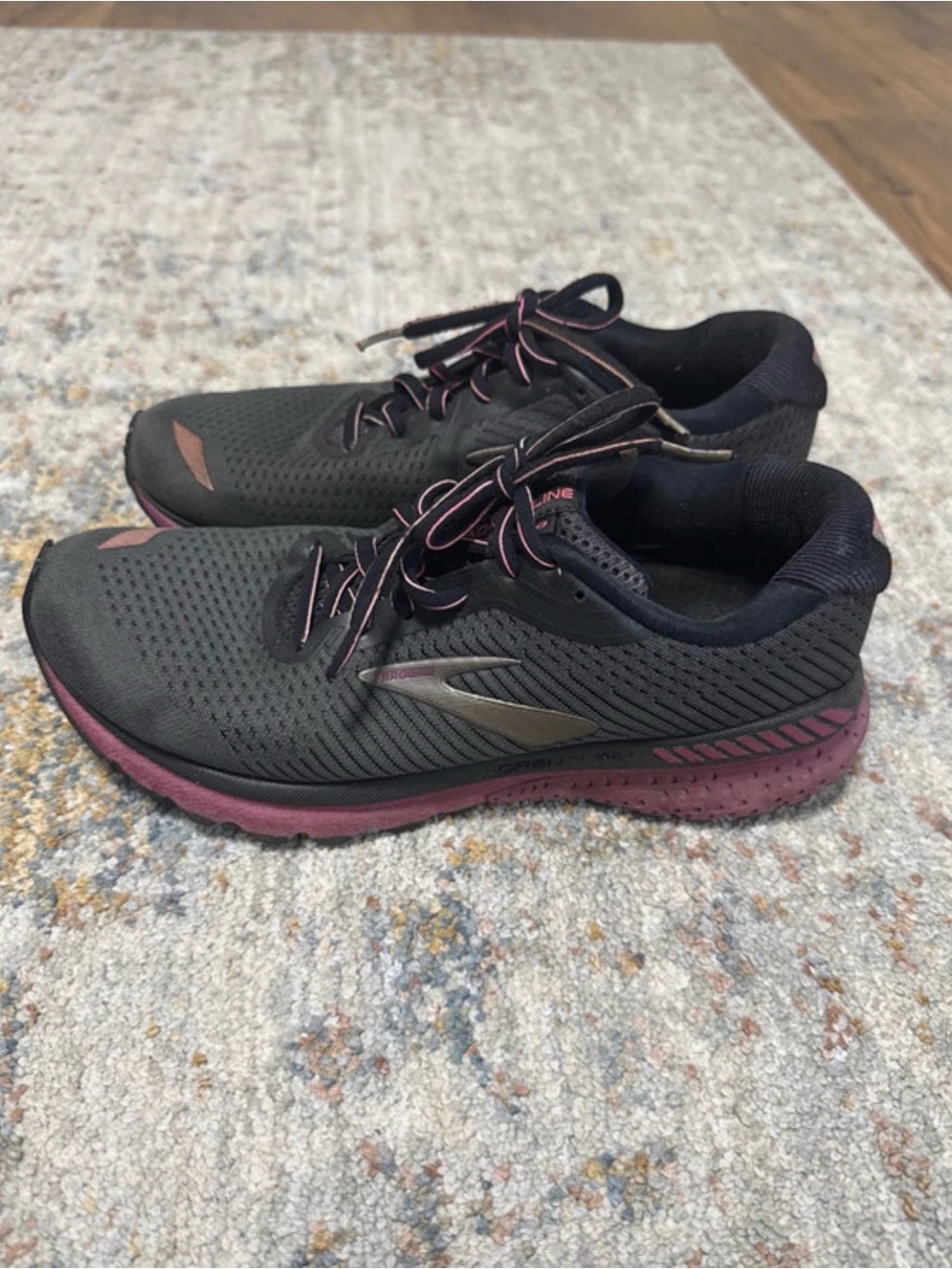 Brooks Adrenaline GTS women’s running shoe size 9.5